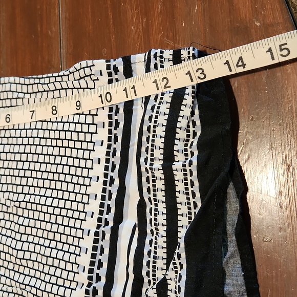 EUC Black and White Blouse (222) - Picture 4 of 7